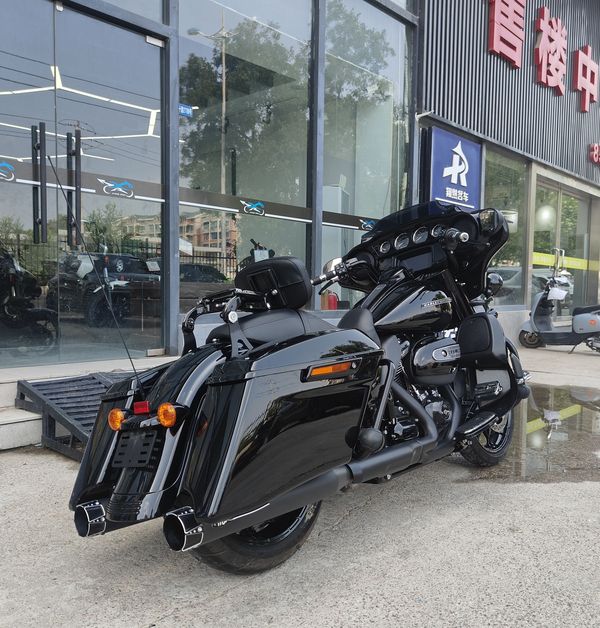 二手哈雷戴维森大道滑翔 Street Glide