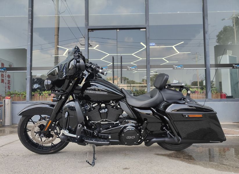 二手哈雷戴维森大道滑翔 Street Glide