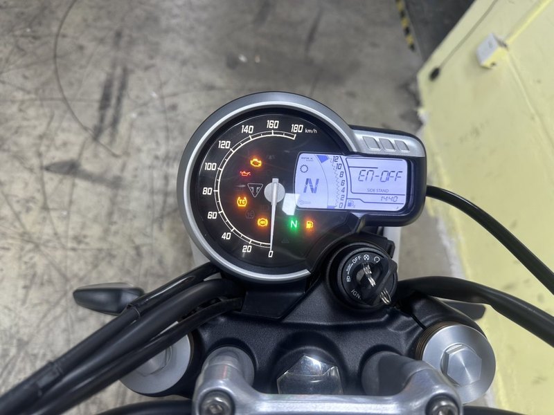 二手凯旋Scrambler 400 X