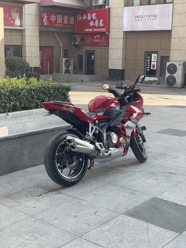 二手贝纳利蓝宝龙BJ300GS