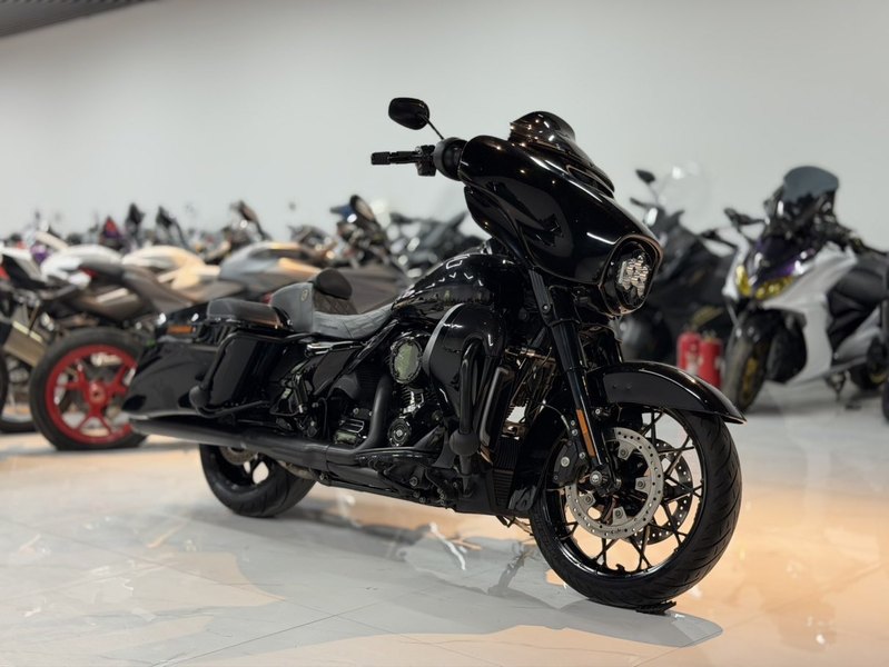 二手哈雷戴维森大道滑翔 Street Glide