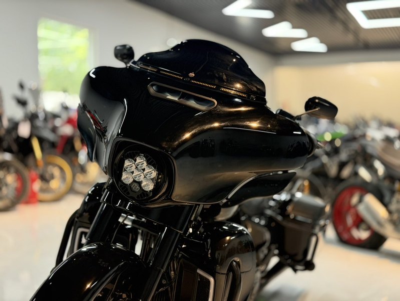 二手哈雷戴维森大道滑翔 Street Glide