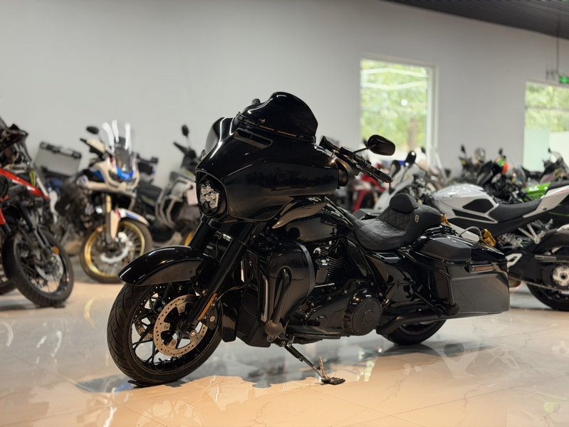 二手哈雷戴维森大道滑翔 Street Glide