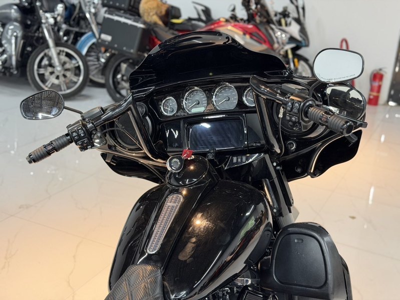 二手哈雷戴维森大道滑翔 Street Glide