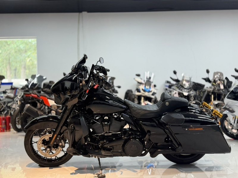 二手哈雷戴维森大道滑翔 Street Glide