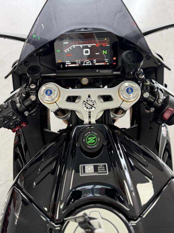 二手张雪机车820RR