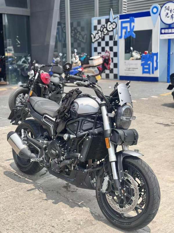 二手贝纳利幼狮 Leoncino 800