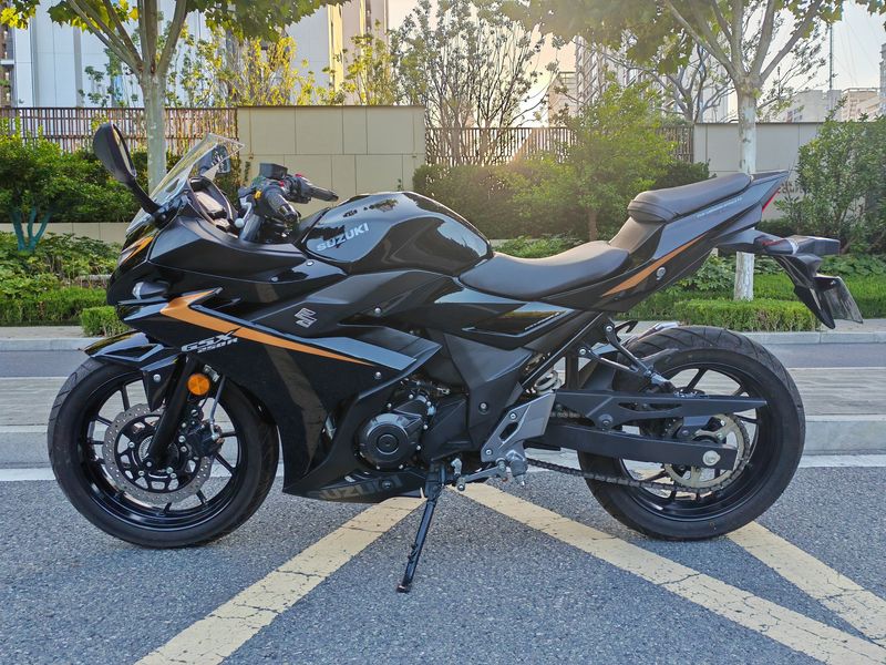 二手豪爵铃木GSX250R
