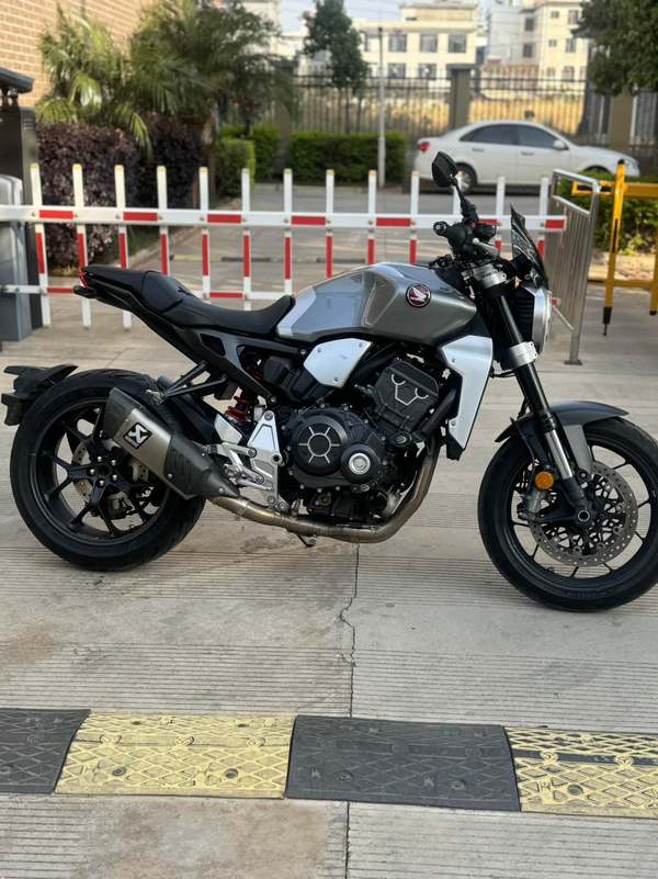 二手本田CB1000R
