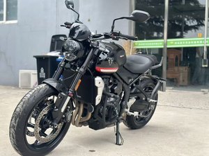 二手凯旋Trident 660