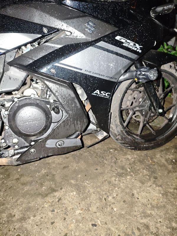 二手豪爵铃木GSX250R