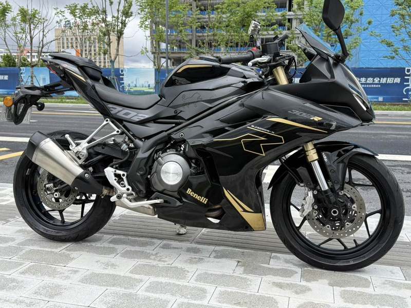 二手贝纳利龙卷风 Tornado 302R