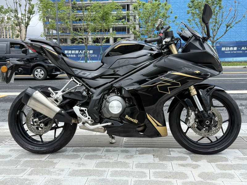 二手贝纳利龙卷风 Tornado 302R