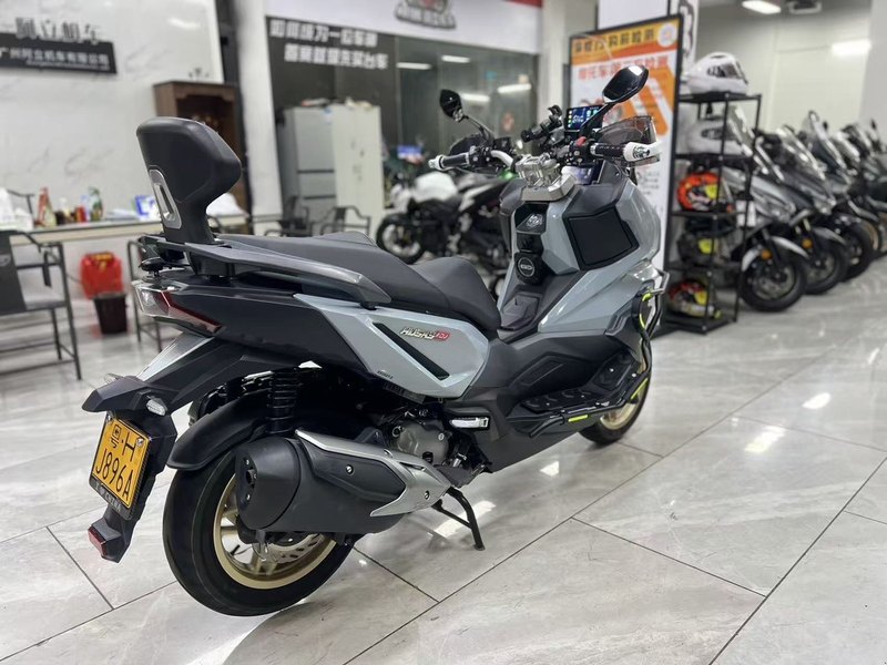 二手三阳哈士奇 Husky ADV300