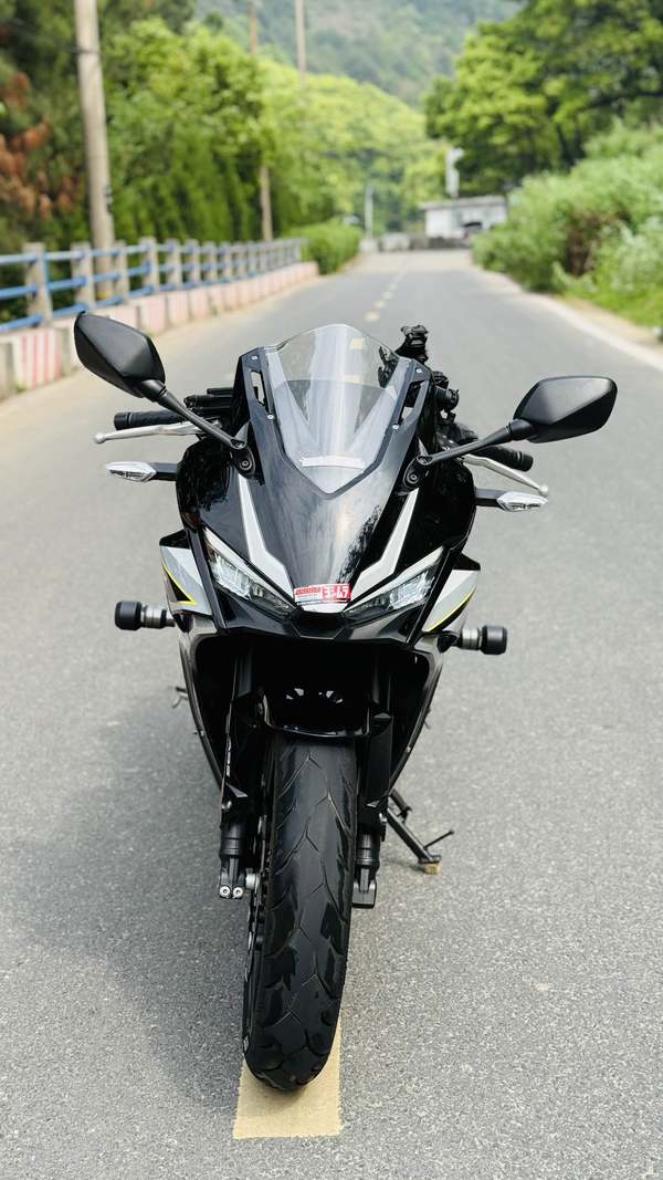 二手本田CBR400R