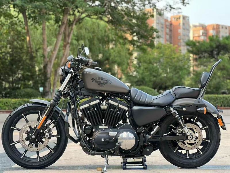 二手哈雷戴维森Iron883 硬汉