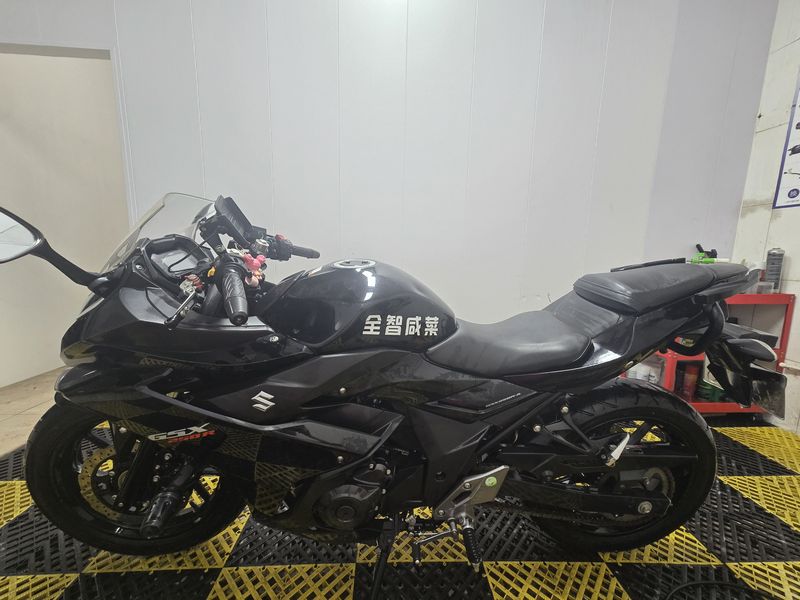 二手豪爵铃木GSX250R