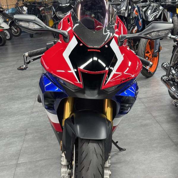 二手本田CBR 1000 RR-R