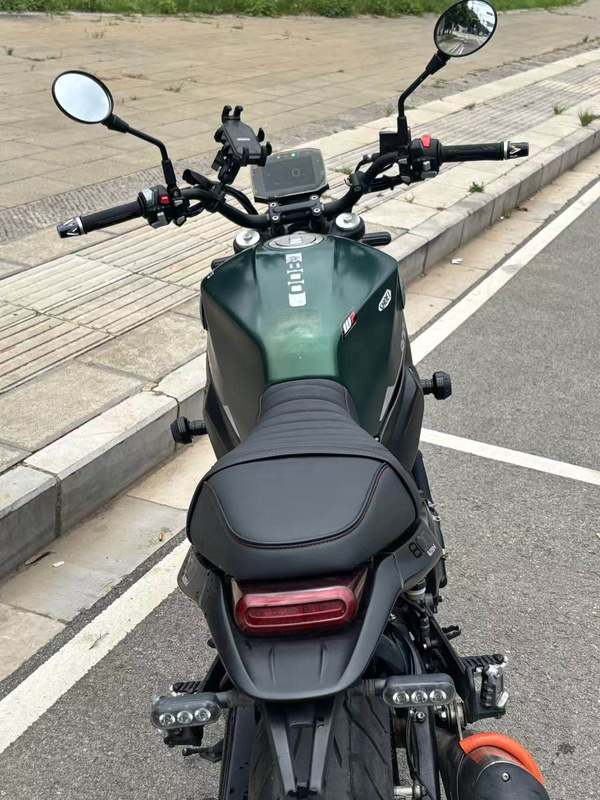 二手贝纳利幼狮 Leoncino 800