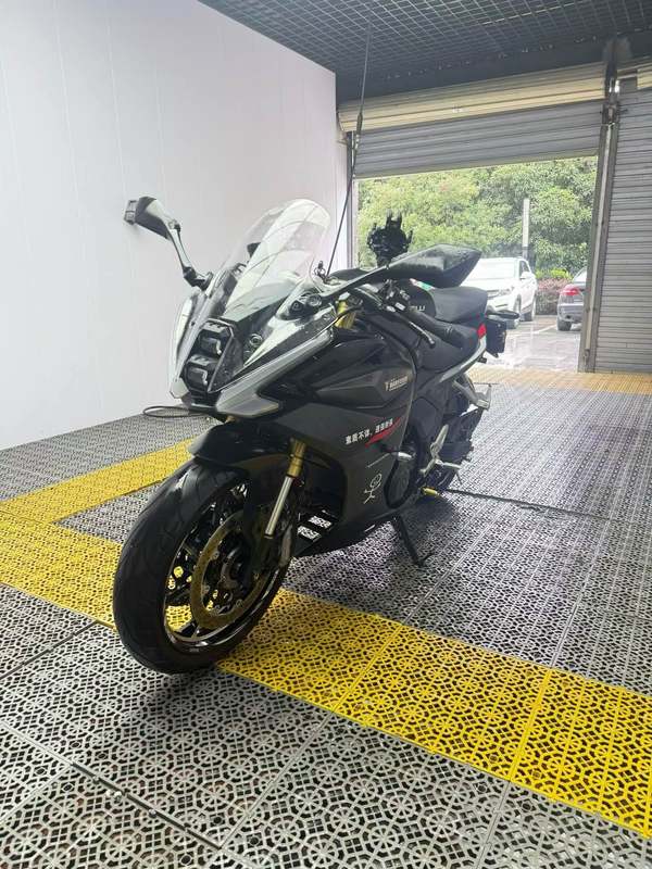 二手贝纳利龙卷风 Tornado 552R