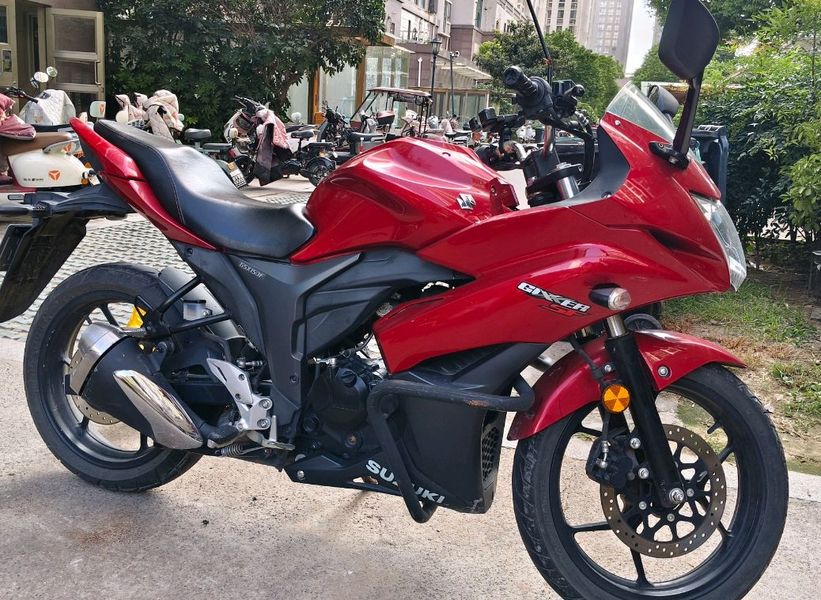 二手济南铃木极客飒 Gixxer 155