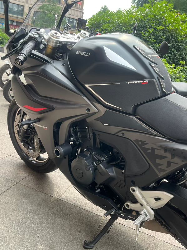 二手贝纳利龙卷风 Tornado 552R