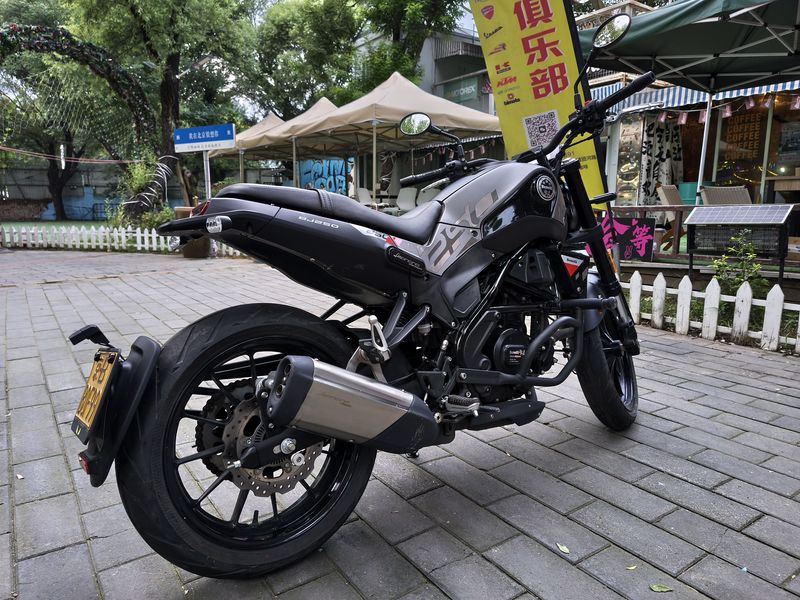 二手贝纳利幼狮 Leoncino 250