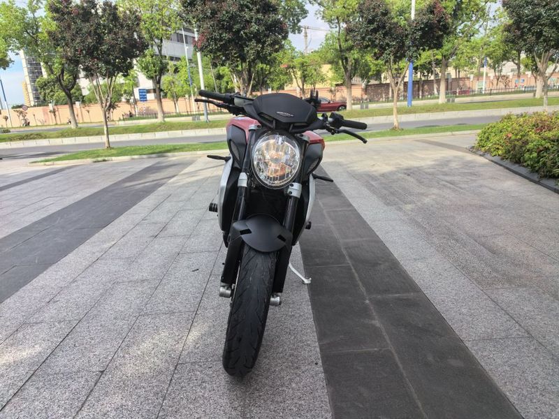 二手奥古斯塔Brutale 675