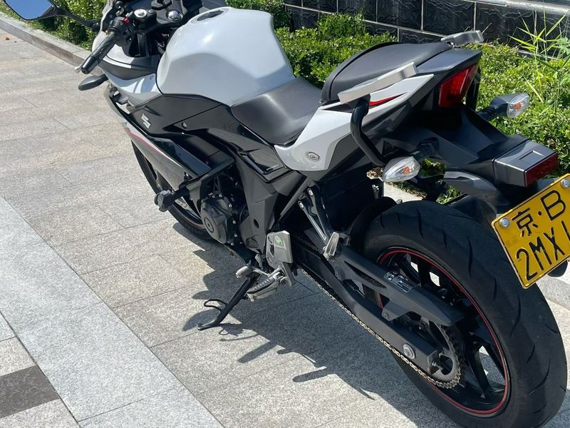 二手豪爵铃木GSX250R