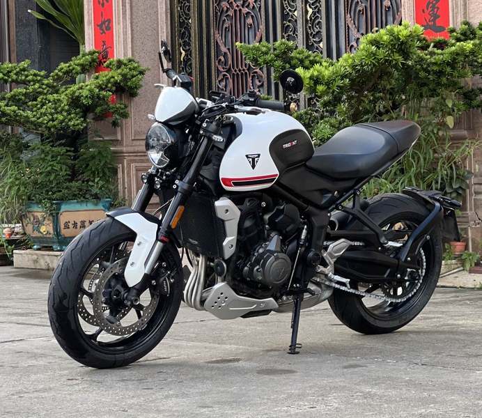 二手凯旋Trident 660