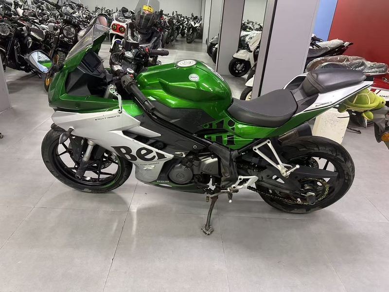 二手贝纳利龙卷风 Tornado 252R