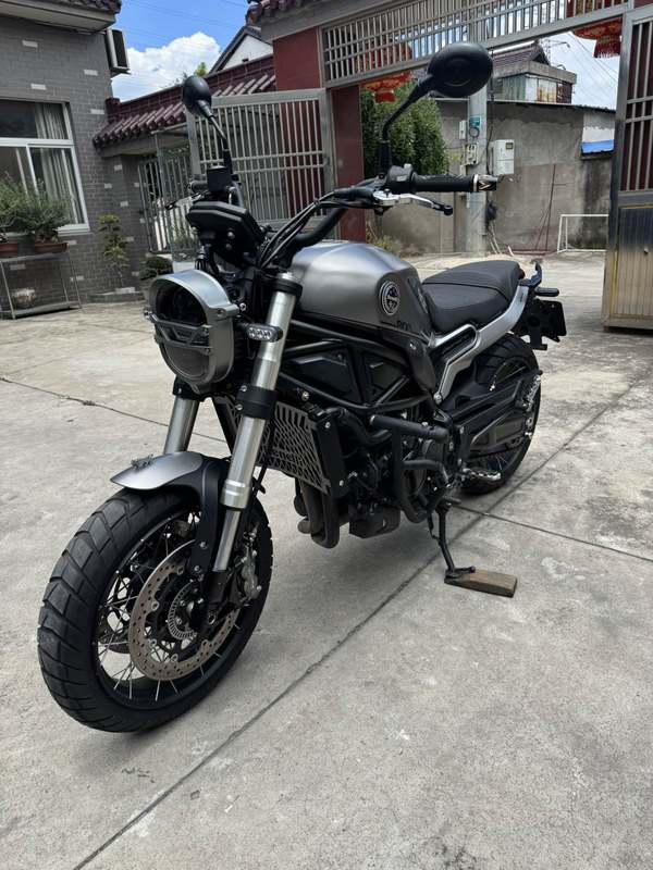 二手贝纳利幼狮 Leoncino 800