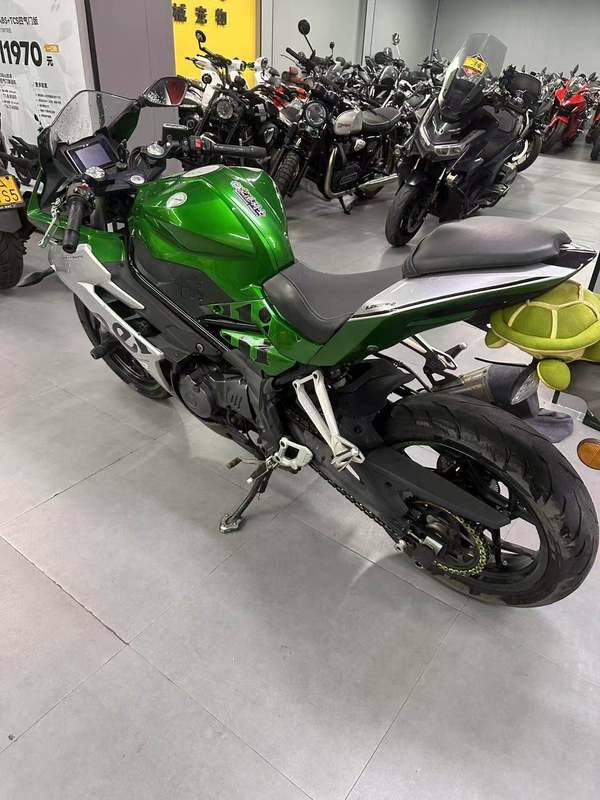 二手贝纳利龙卷风 Tornado 252R