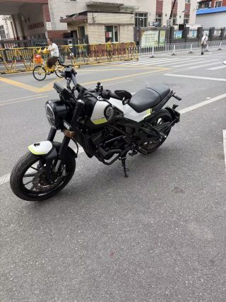 二手贝纳利幼狮 Leoncino 250