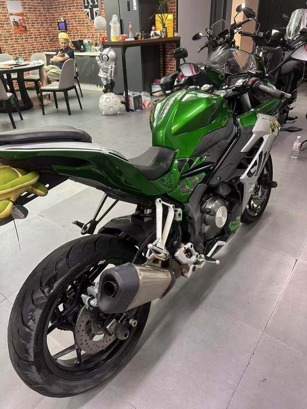 二手贝纳利龙卷风 Tornado 252R