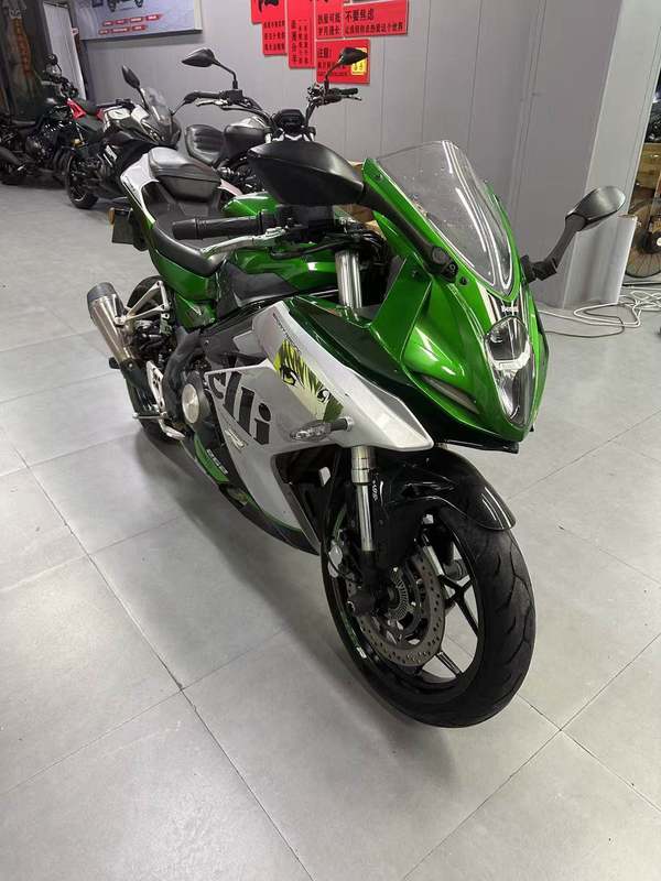 二手贝纳利龙卷风 Tornado 252R