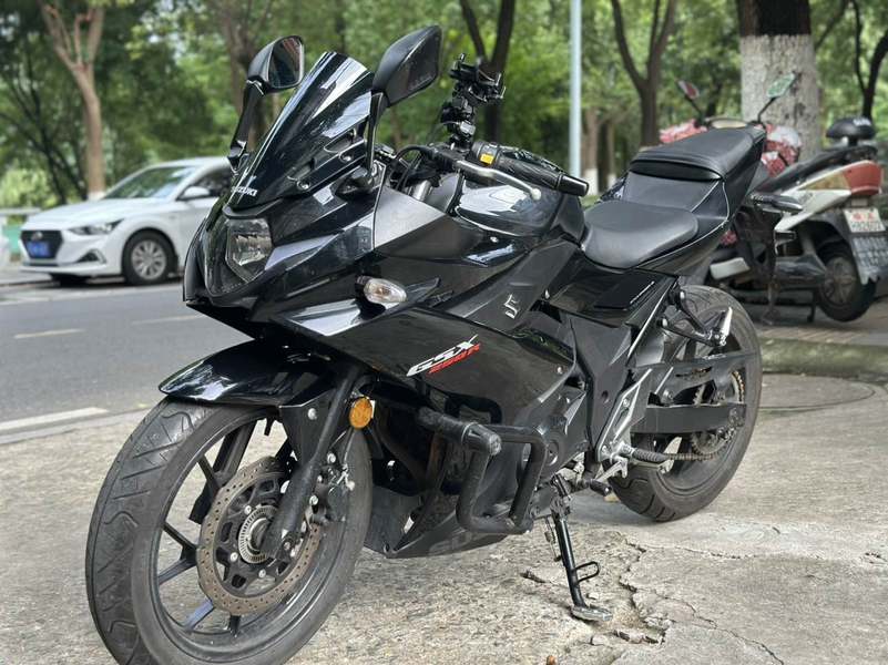 二手豪爵铃木GSX250R