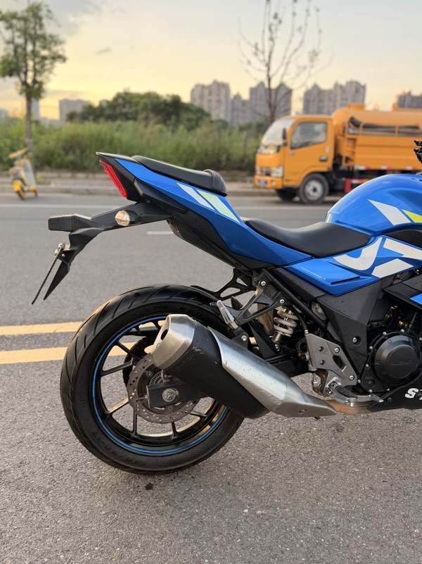 二手豪爵铃木GSX250R