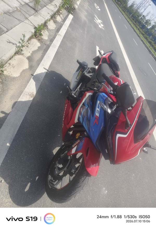 二手本田CBR400R