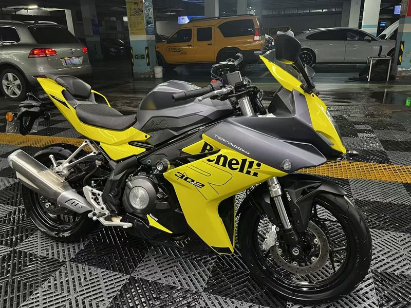 二手贝纳利龙卷风 Tornado 302R