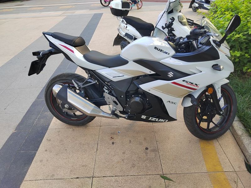 二手豪爵铃木GSX250R