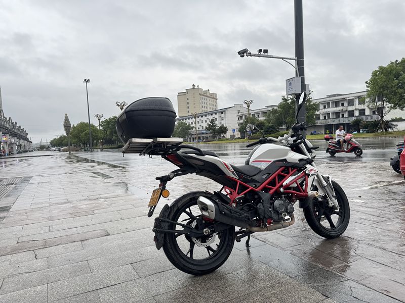 二手贝纳利红宝龙 TNT150i