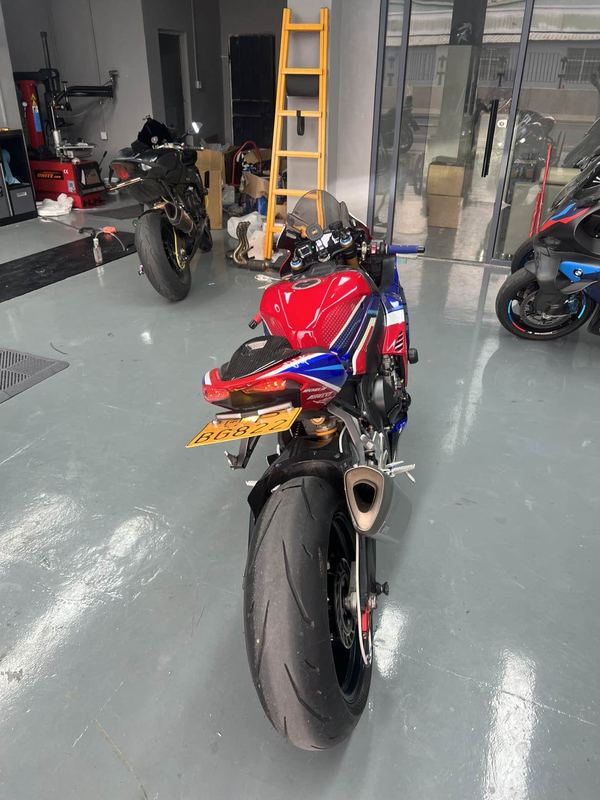 二手本田CBR 1000 RR-R
