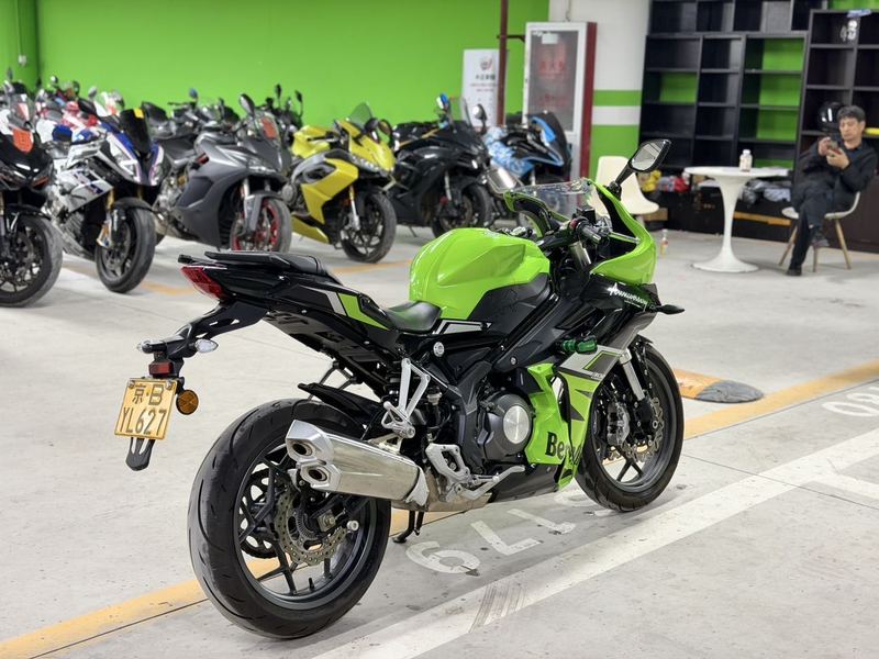二手贝纳利龙卷风 Tornado 302R