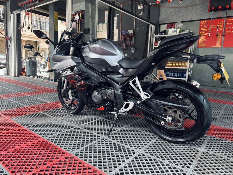 二手贝纳利龙卷风 Tornado 302R