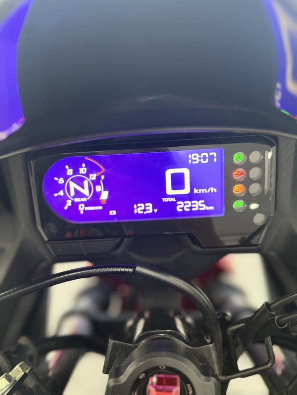 二手本田CBR400R