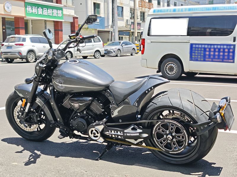 二手香帅金刚狼800S