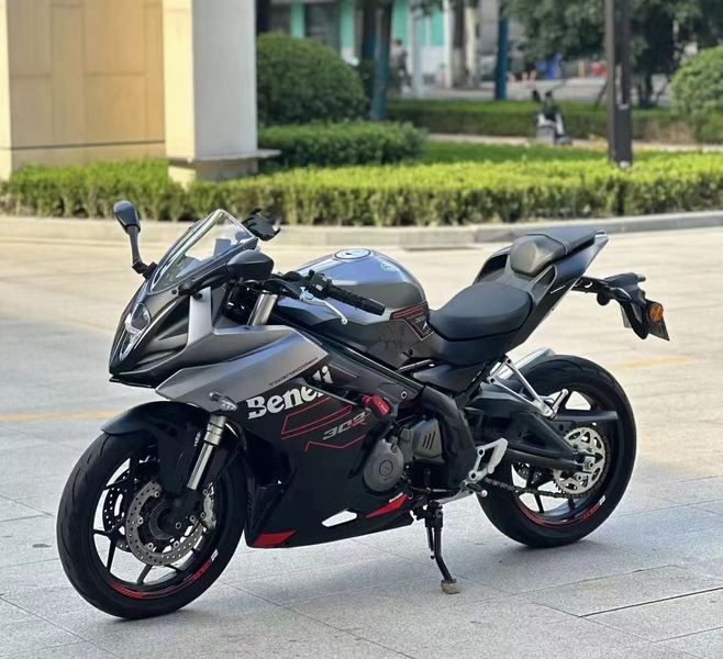 二手贝纳利龙卷风 Tornado 302R