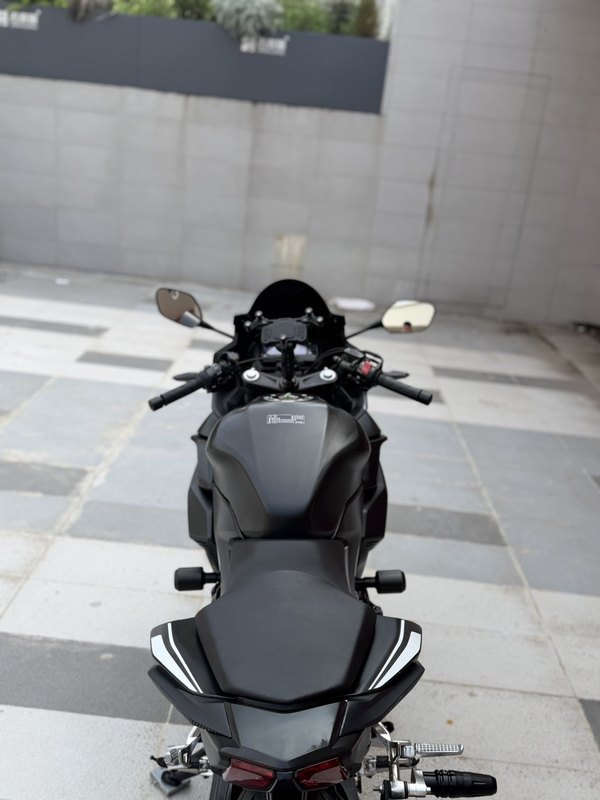 二手本田CBR400R