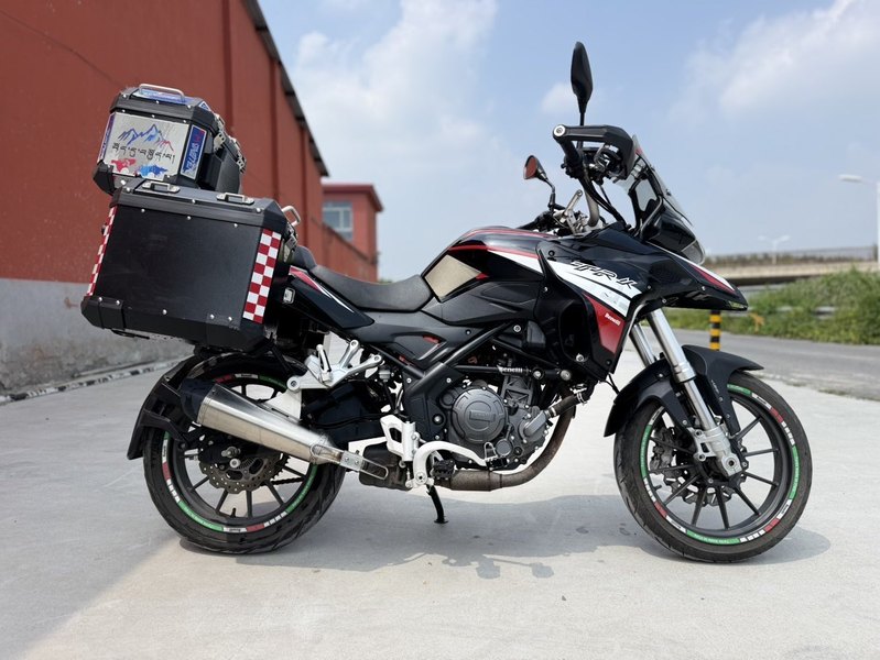 二手贝纳利金鹏 TRK251